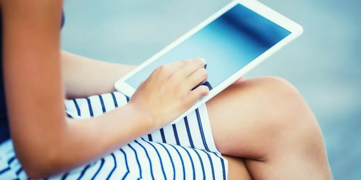 Jak wybrać ebook reader do czytania na plaży?