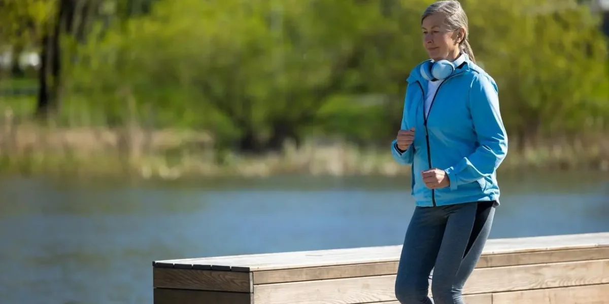 Jak zmotywować się do regularnych spacerów, gdy pracujesz z domu?