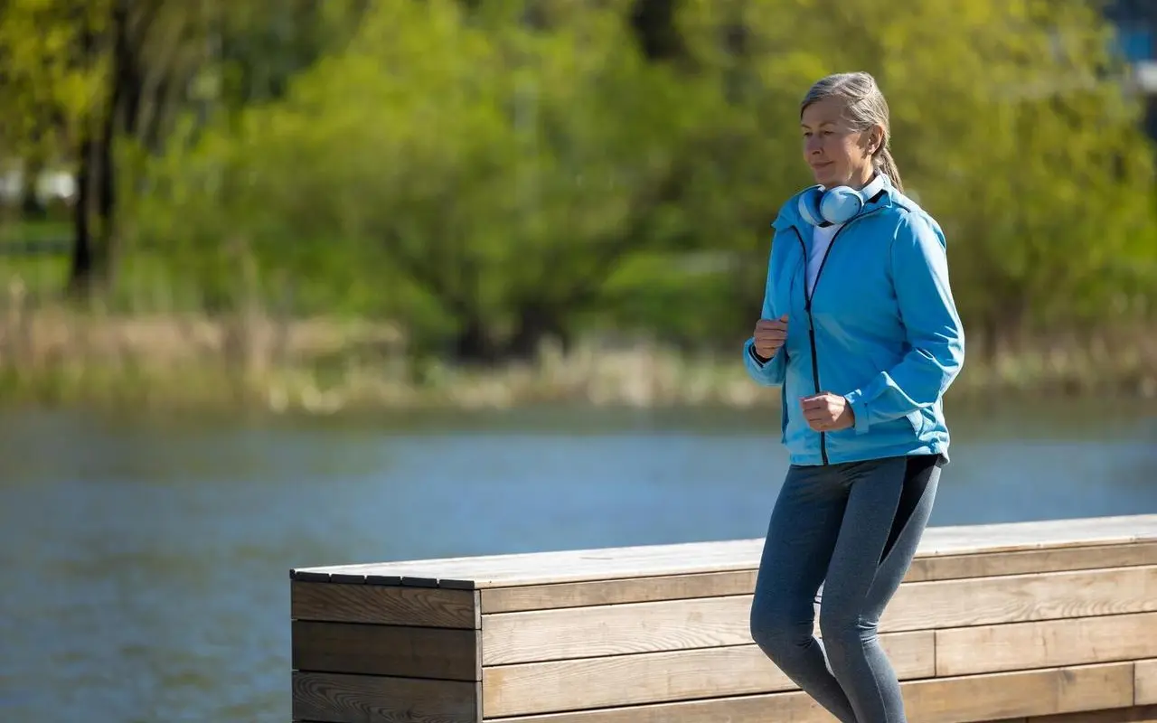 Jak zmotywować się do regularnych spacerów, gdy pracujesz z domu?