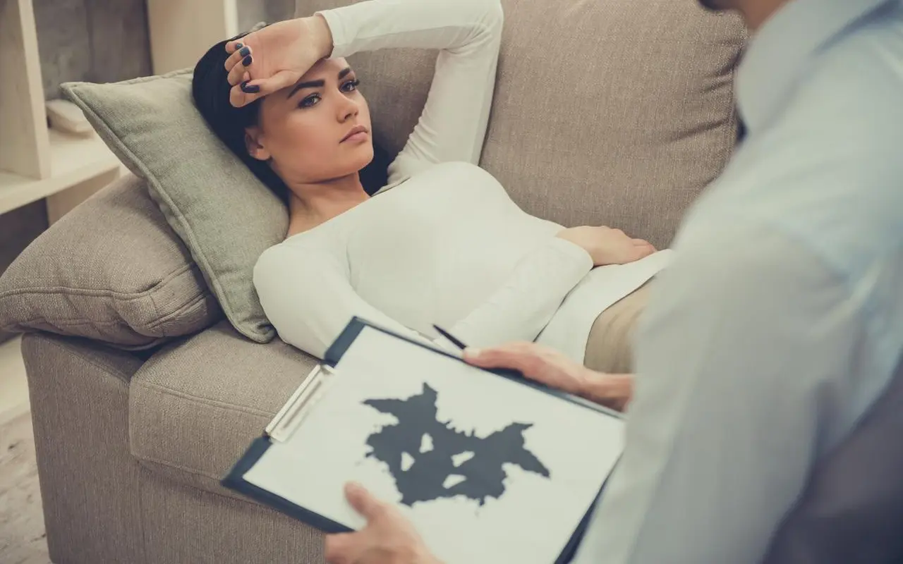 Książki o zdrowiu psychicznym – 7 tytułów polecanych przez terapeutów