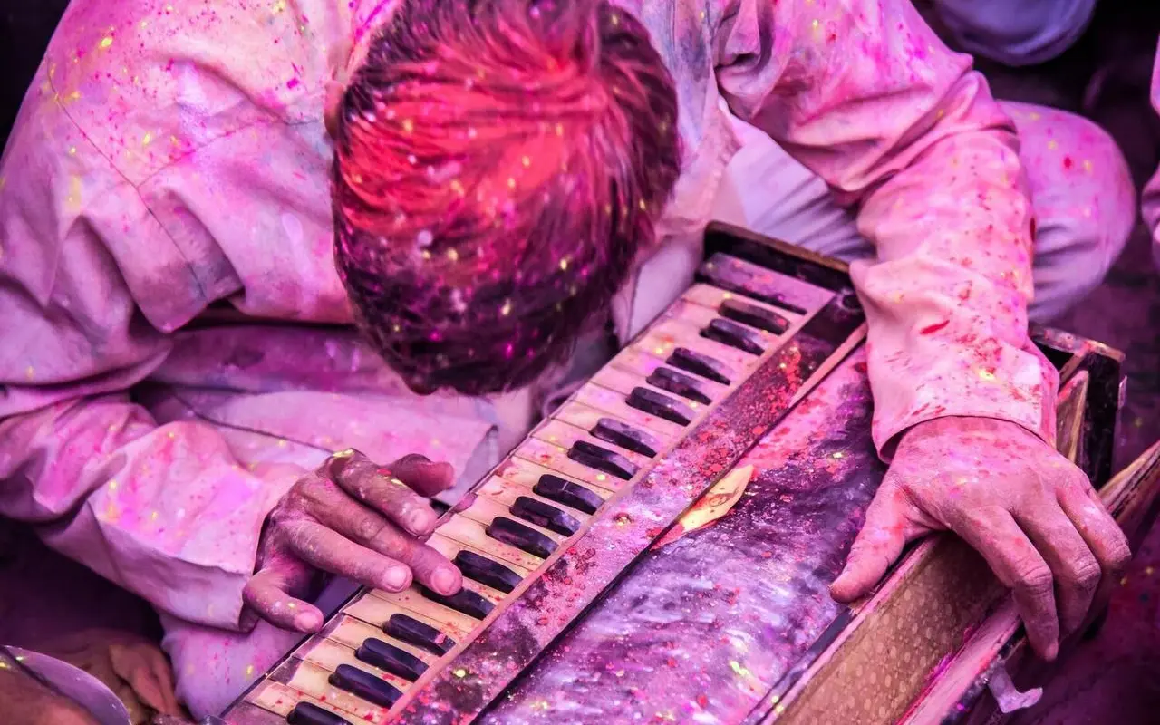 Polska muzyka alternatywna w 2025 – które zespoły śledzić?